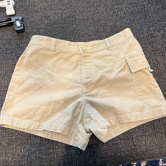 Old Navy Khaki Shorts with one cargo pocket size 6 - Picture 1 of 7